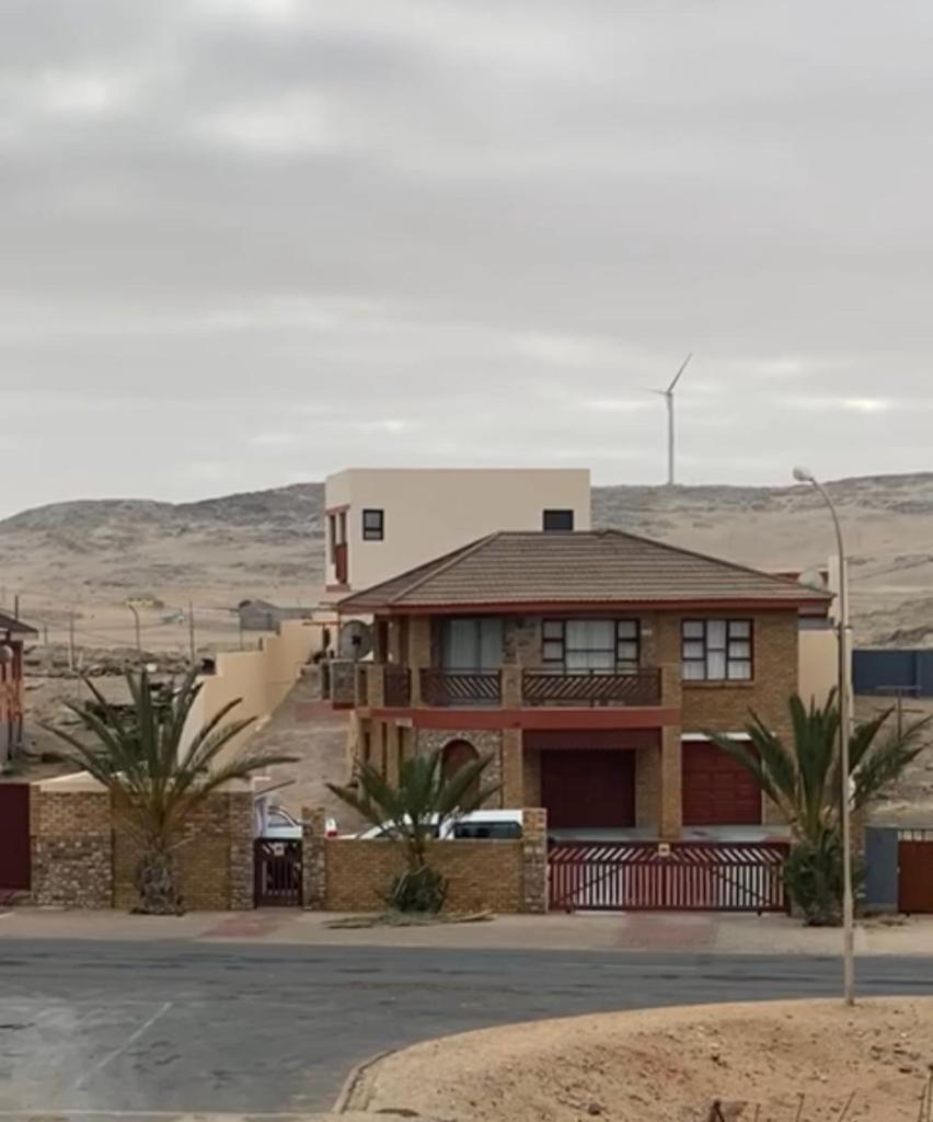 The Oasis Accommodation Lüderitz Eksteriør billede