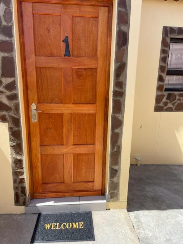 The Oasis Accommodation Lüderitz Eksteriør billede